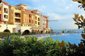 Art studio Marina Cape-private host